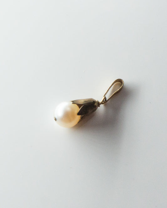 pearly pearl pendant