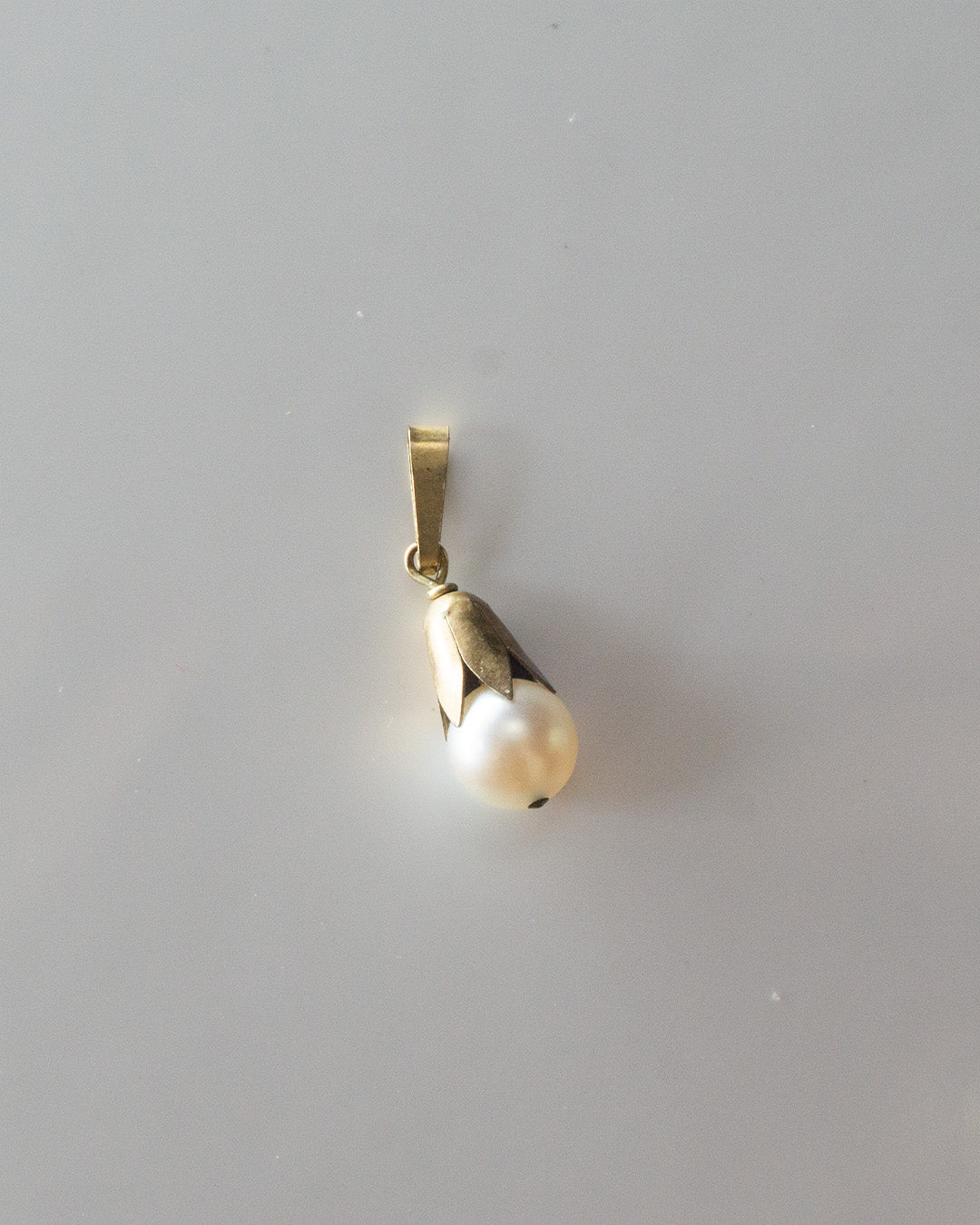 pearly pearl pendant