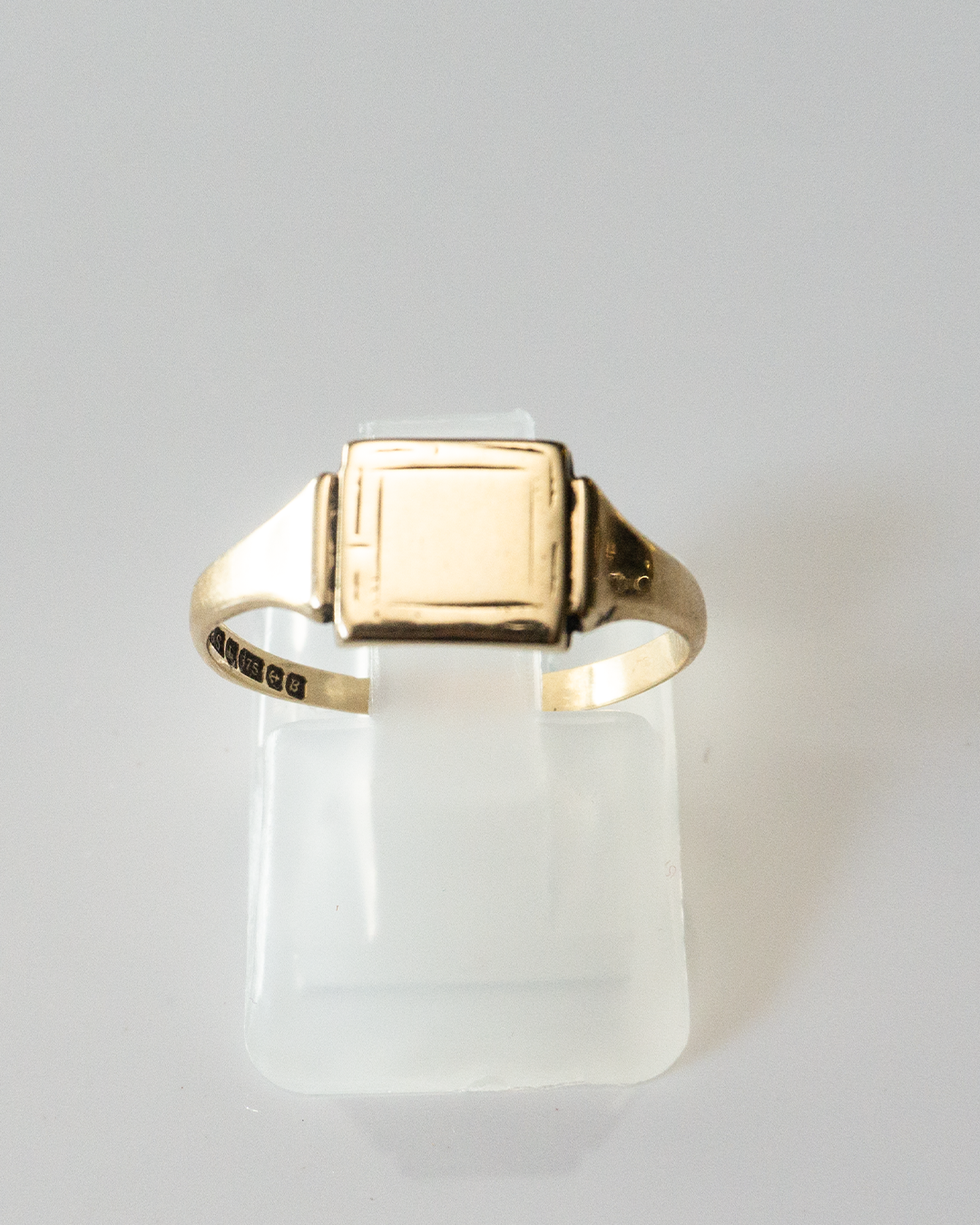 frame signet ring