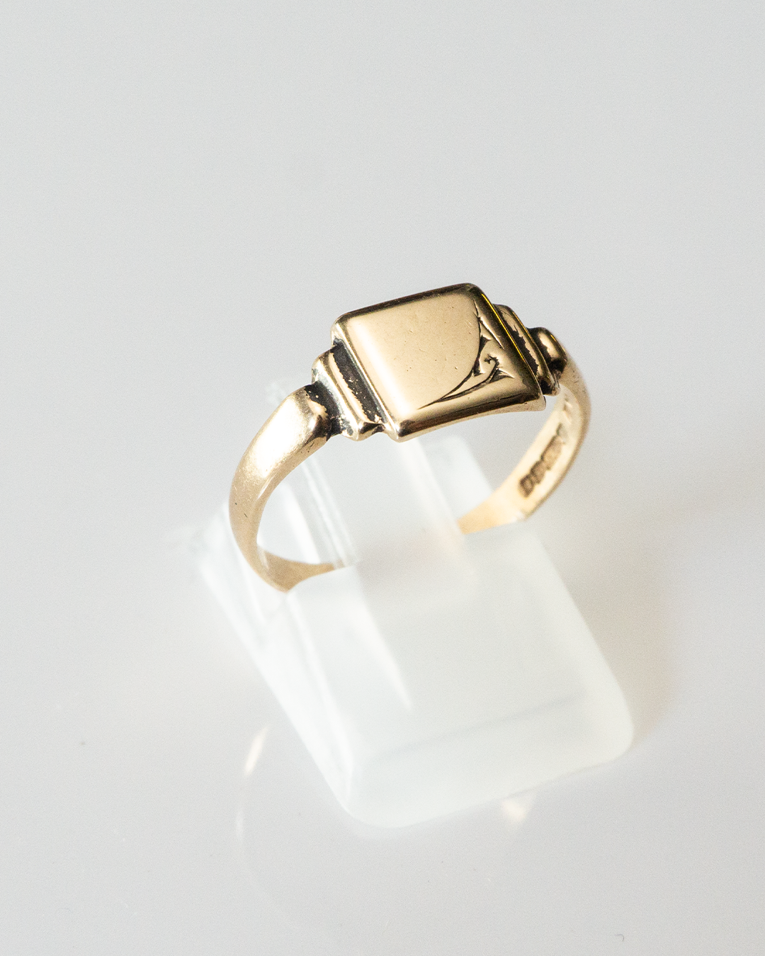 golden square ornament signet ring