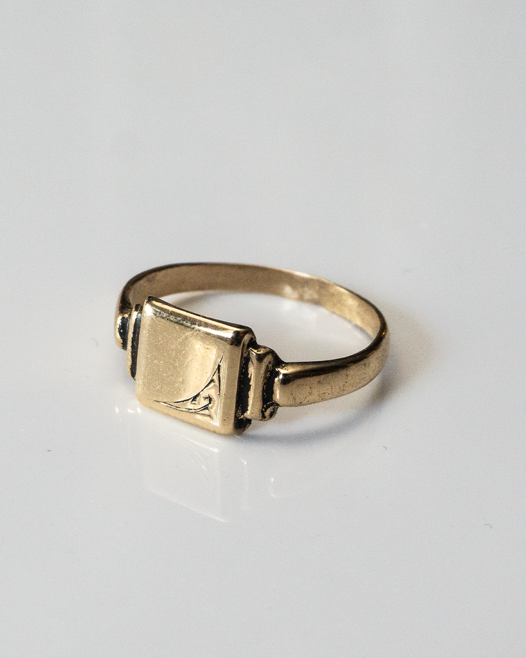 golden square ornament signet ring