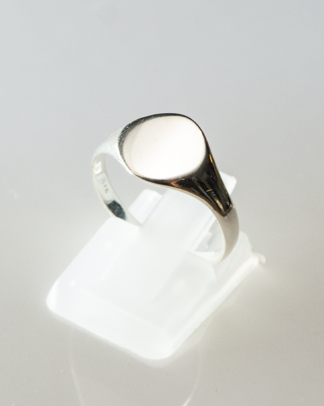 round signet ring