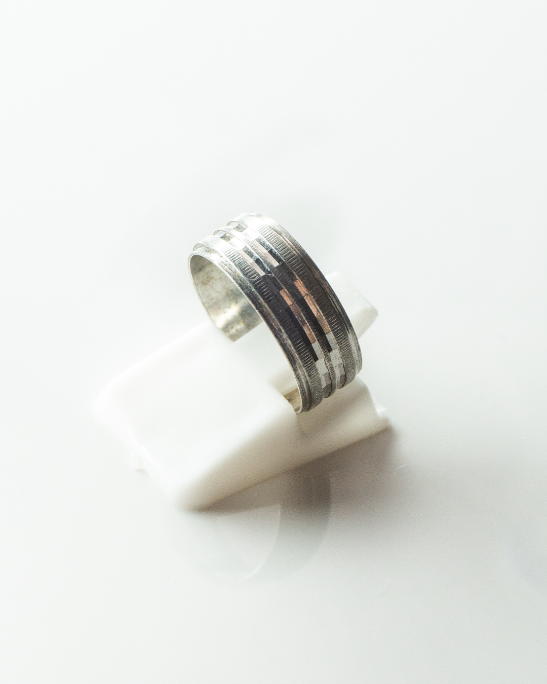 silver thick band ring