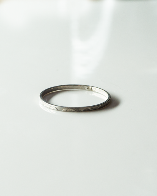 silver wavy band ring