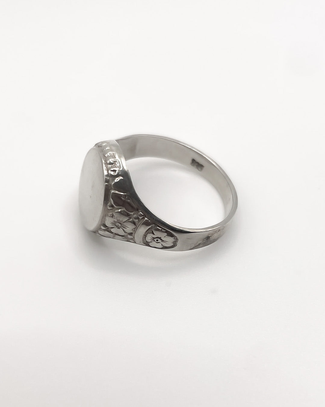 Flower signet ring 1