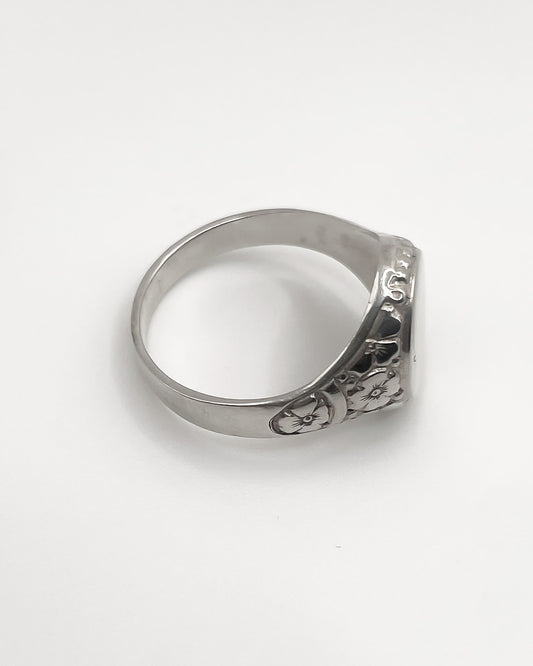 Flower signet ring 1