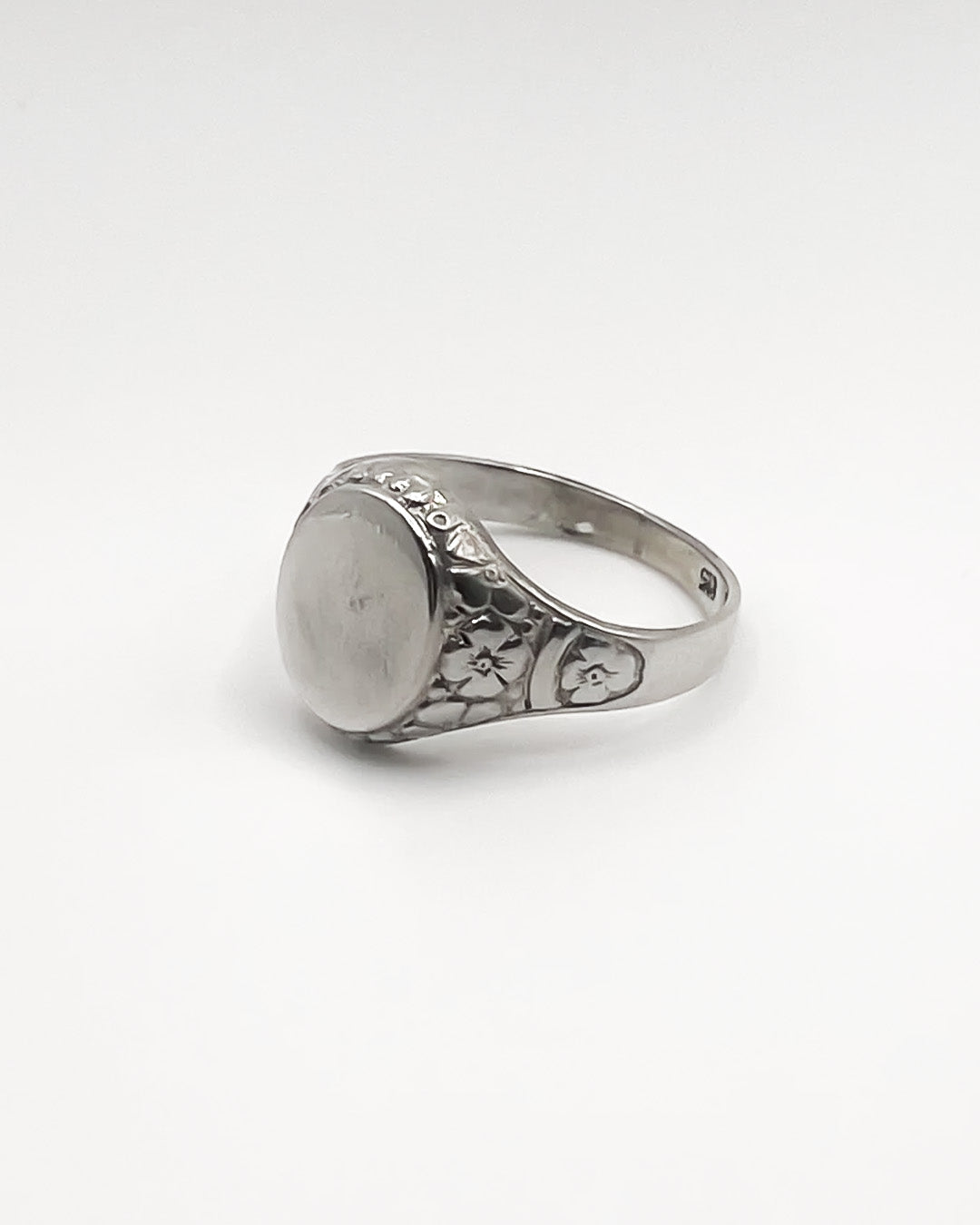 Flower signet ring 2
