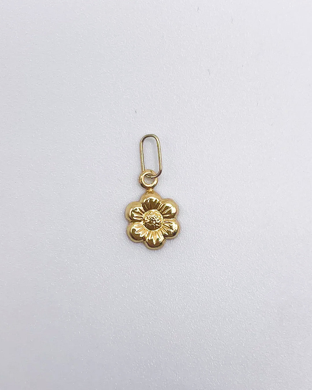 golden daisy charm