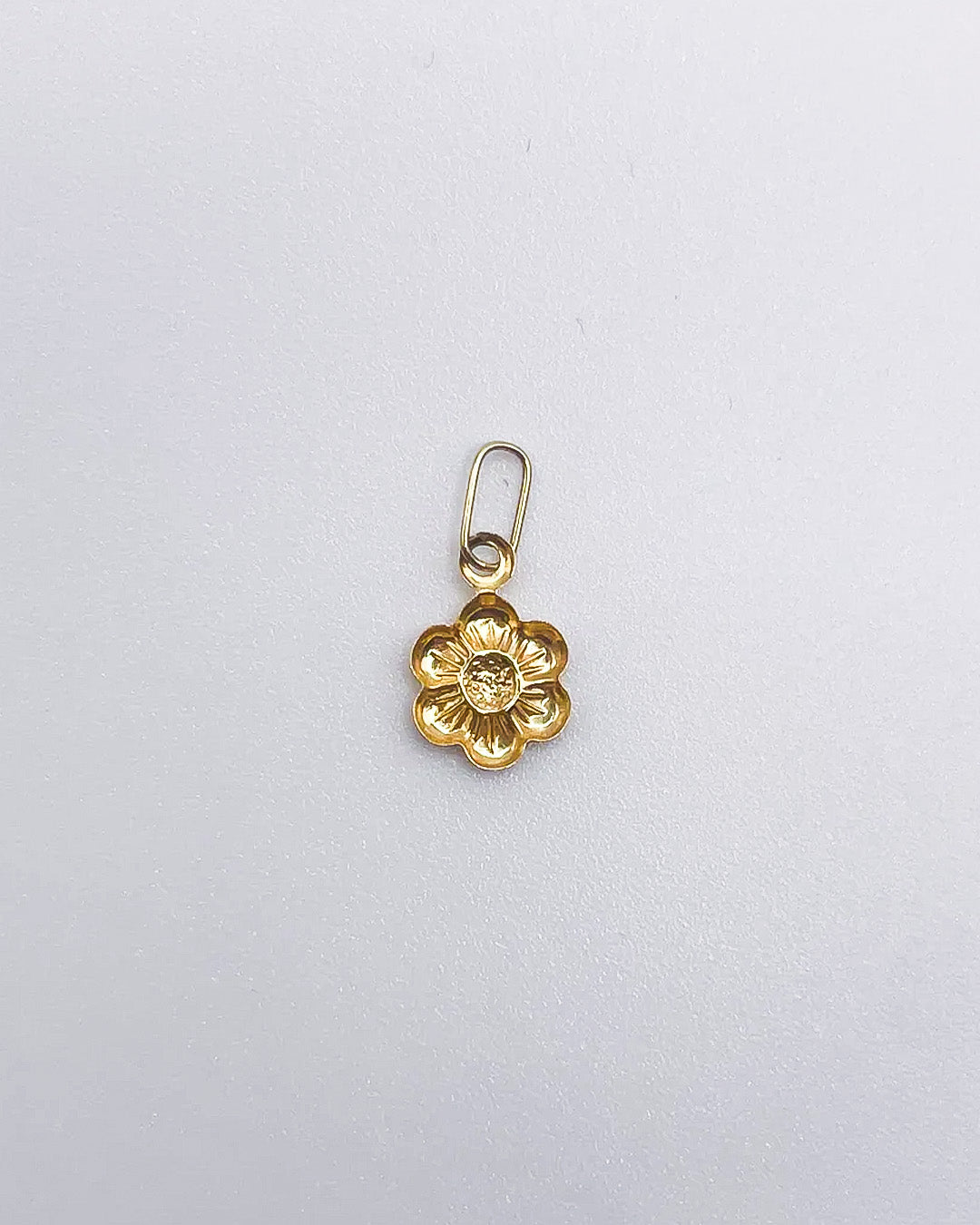 golden daisy charm