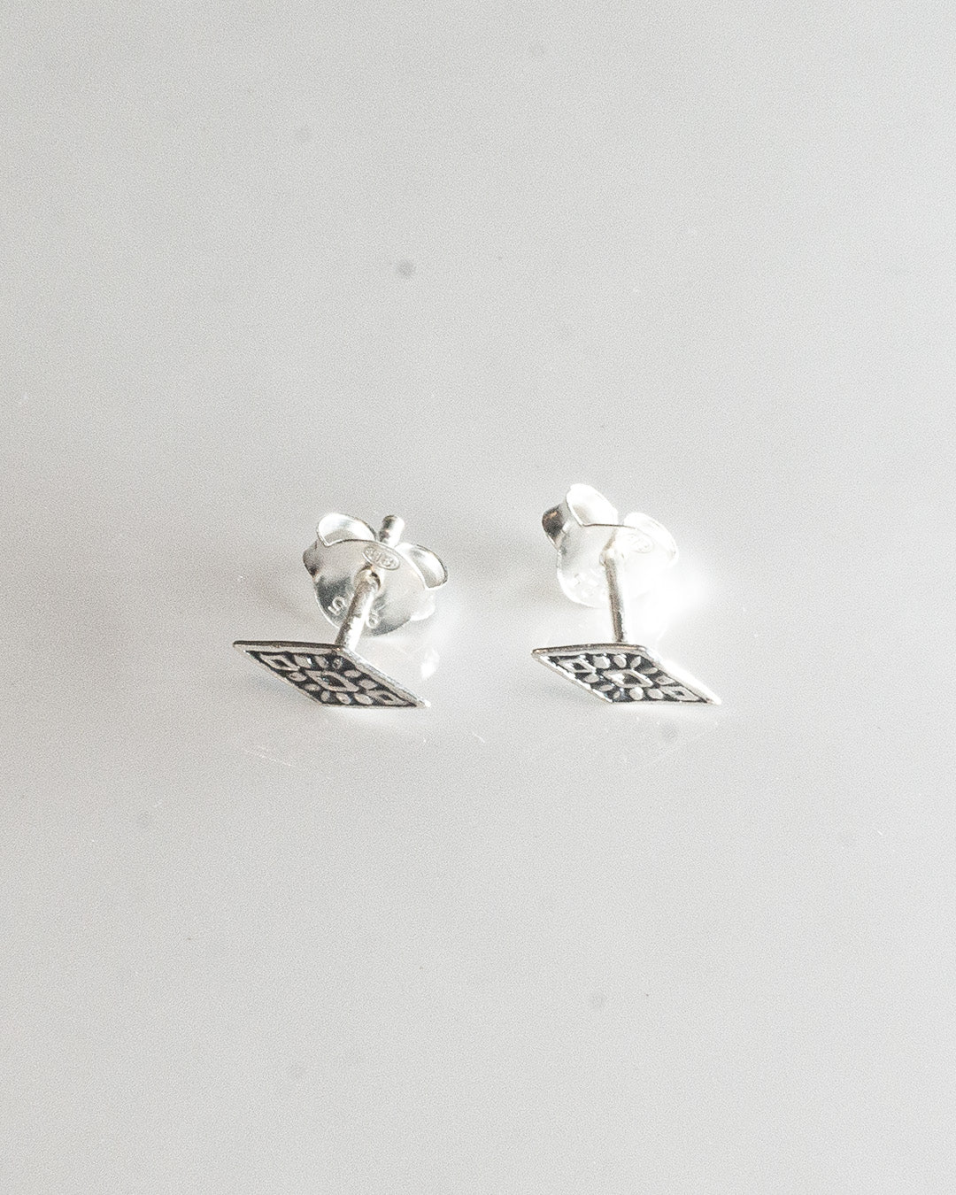 kites silver studs