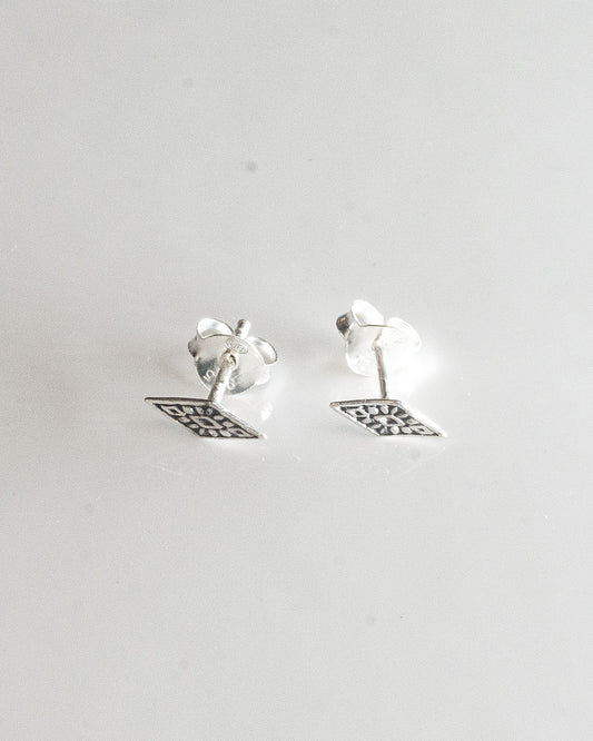 kites silver studs
