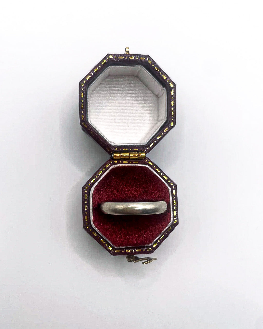 the simple bold ring